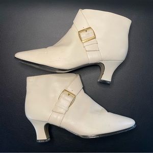 Vintage Life Stride cream ankle boots size 10